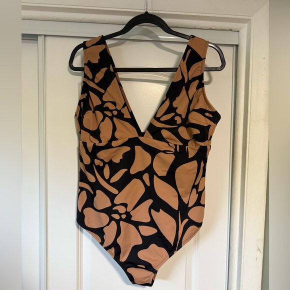 NWOT Sofia Vergara Sofia Carmen Plunge One Piece Bathing Suit - Picture 4 of 7